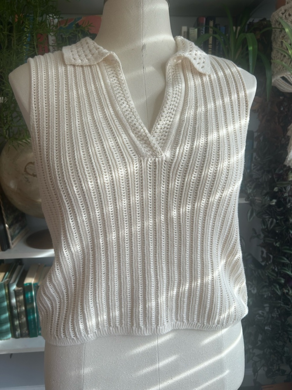 GAP Cream Sleeveless V-Neck Ribbed Knit Sweater Vest